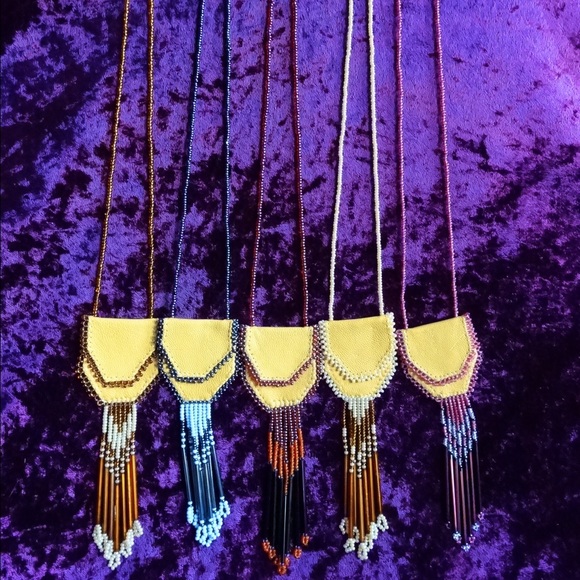 *READ DESCRIPTION* Native American Beaded Medicine Bag Necklace - Picture 4 of 5